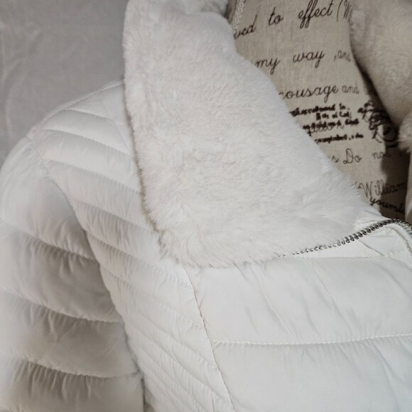 White Puffer Jacket with Faux fur trim - Picture 2 of 8